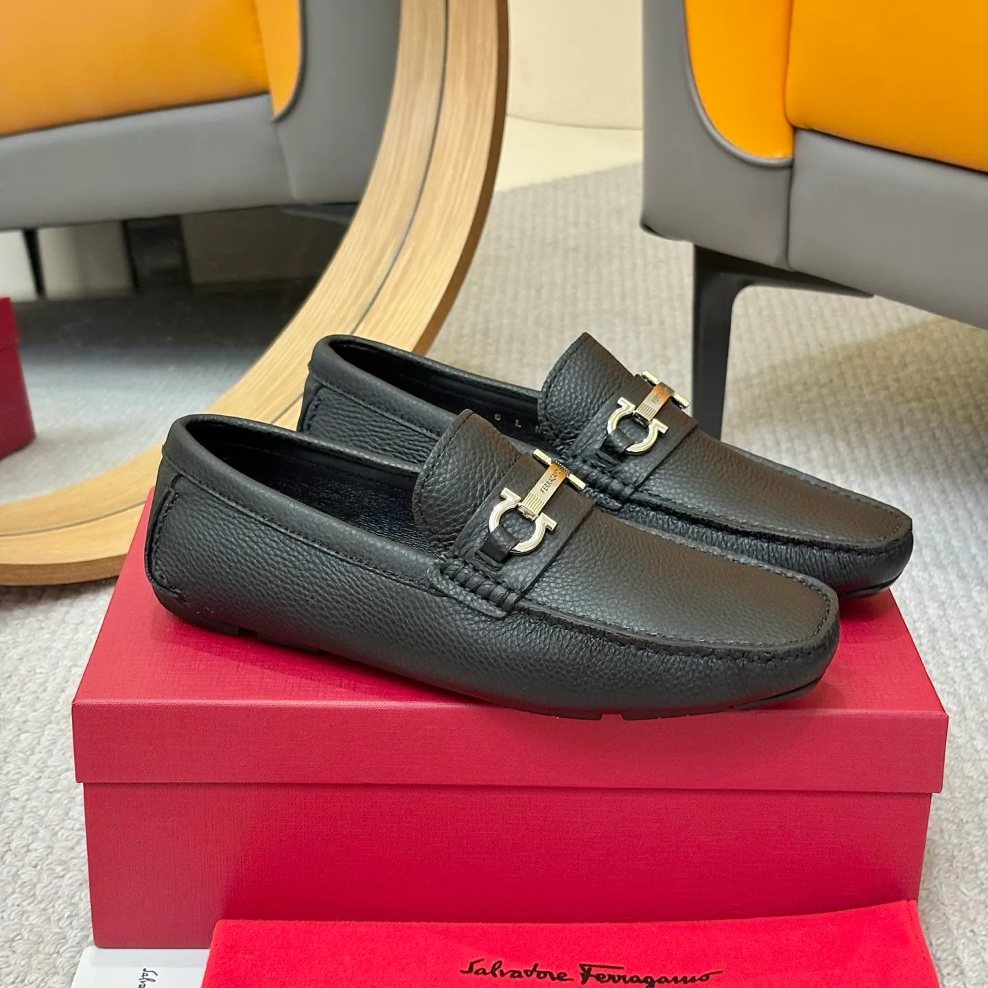 Men's men's shoes 💰420 (Yangli) Ferragamo 〰Ferragamo 2⃣️0⃣️2⃣️5️⃣ New series 👊🏻 Upper 🇮🇹 Italian imported calfskin, original outsole molding. Water-dyed sheepskin lining. The identity of every successful man is set off, and the upper and lower shoes are elegant and stable🚶🏻🚶🏻The high-end custom counter original replica is an eternal classic🔍️Number of codes: 38-46 with counter packaging